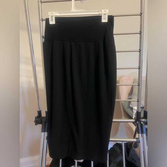 Black skirt - Picture 2 of 2